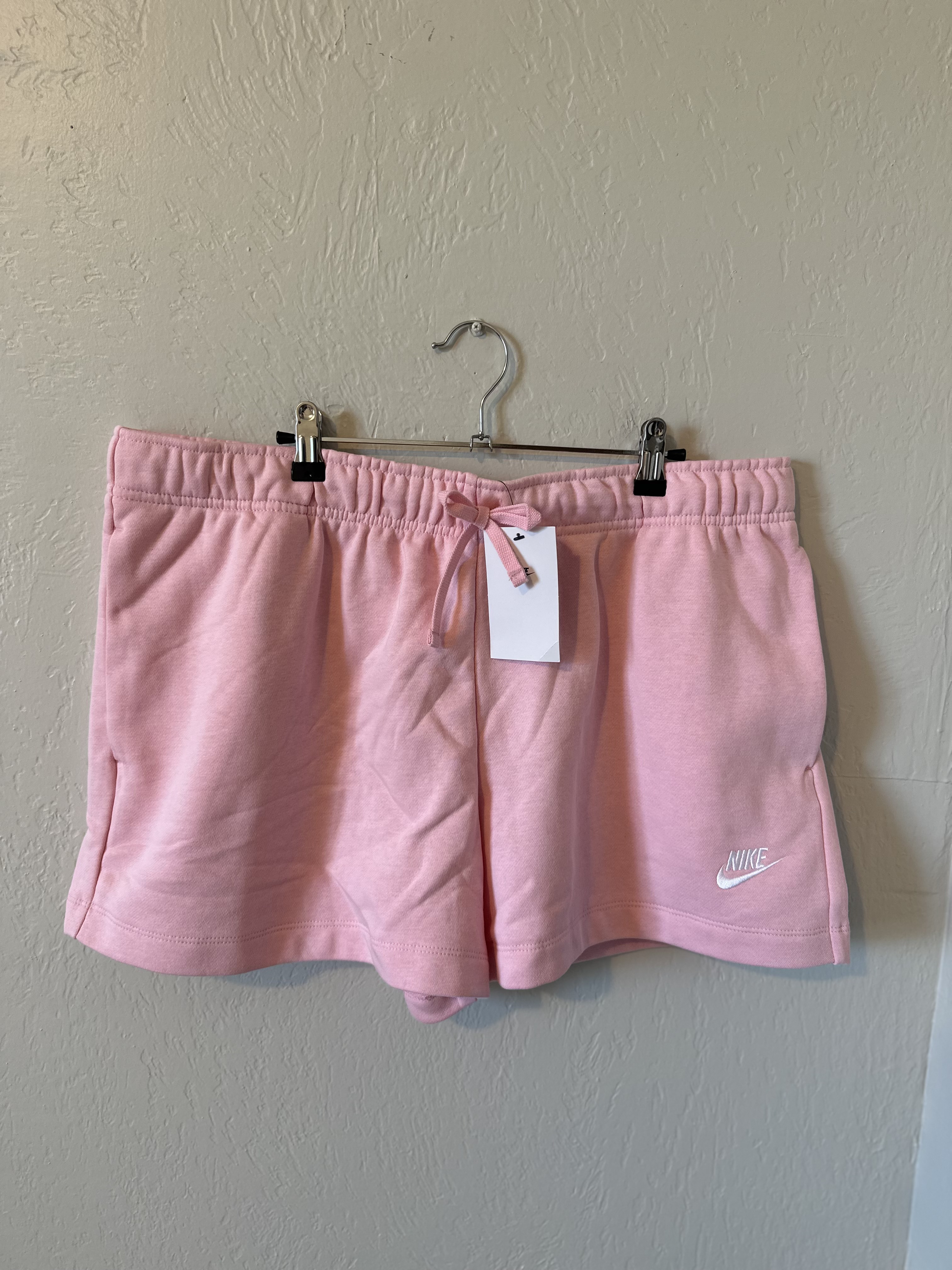 NWT Nike Club Fleece Standard Fit Mid Rise Shorts in Medium Soft Pink thumbnail 4