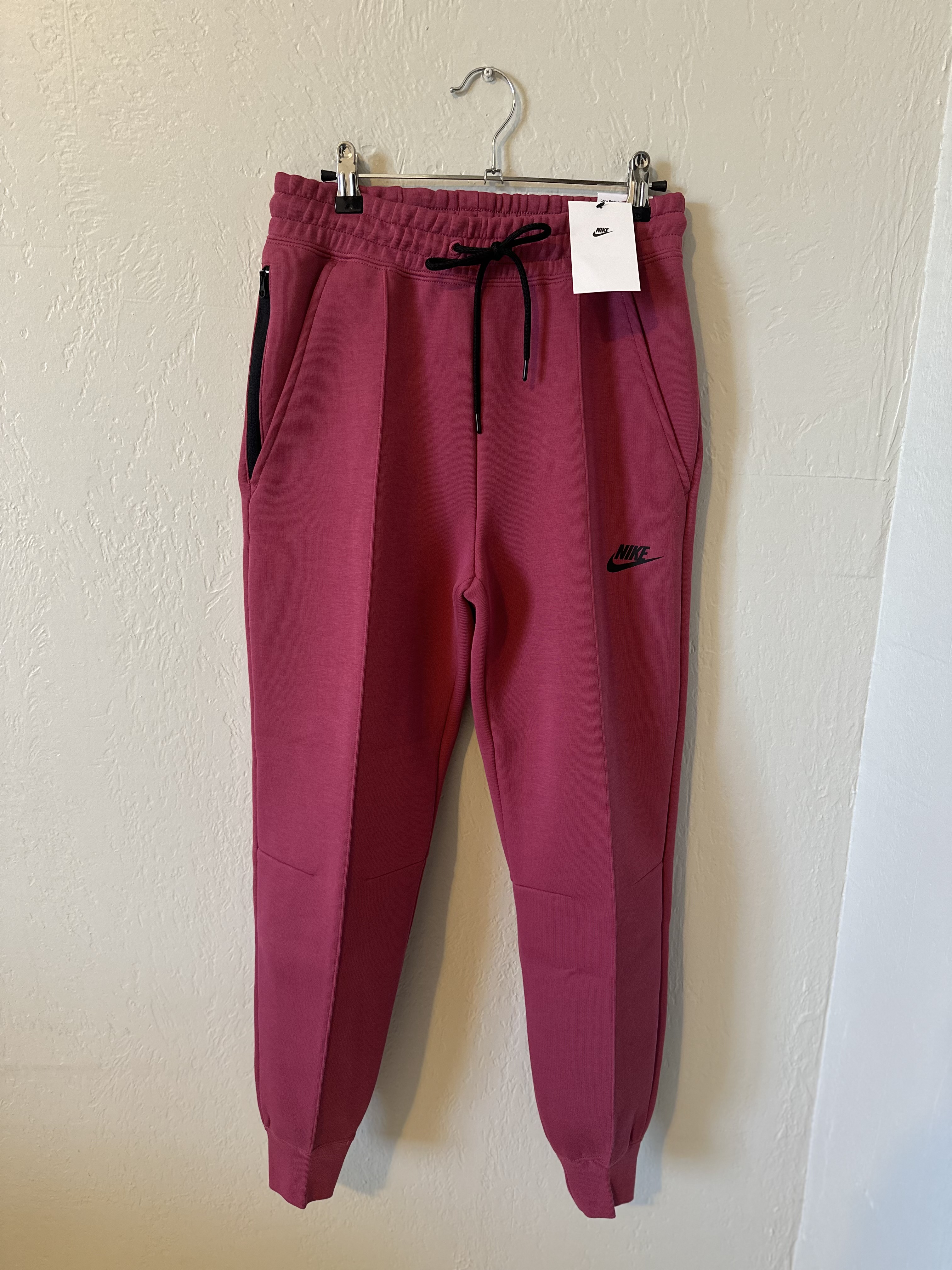 NWT Nike Standard Fit Mid Rise Full Length Jogger thumbnail 2