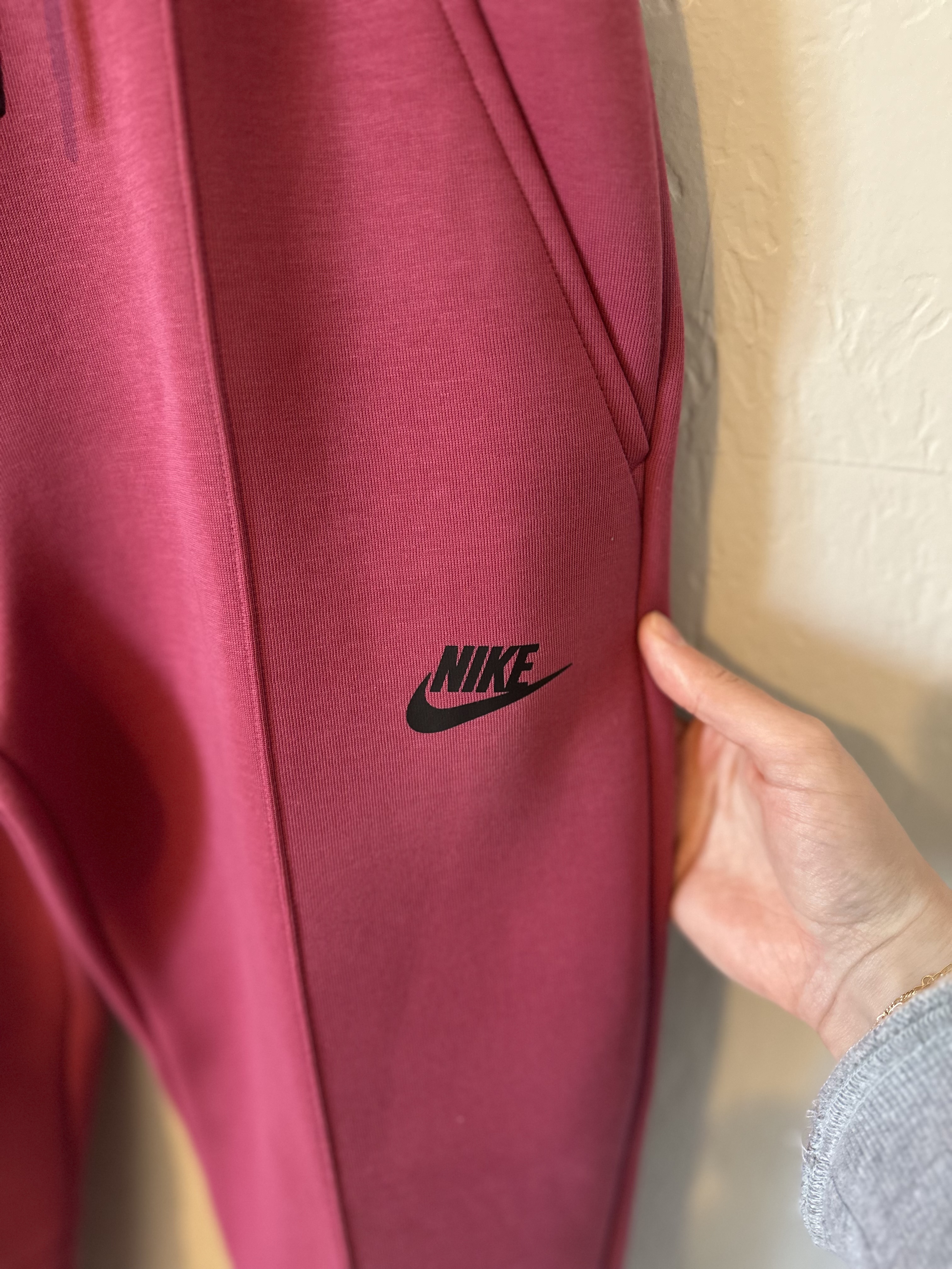 NWT Nike Standard Fit Mid Rise Full Length Jogger thumbnail 3