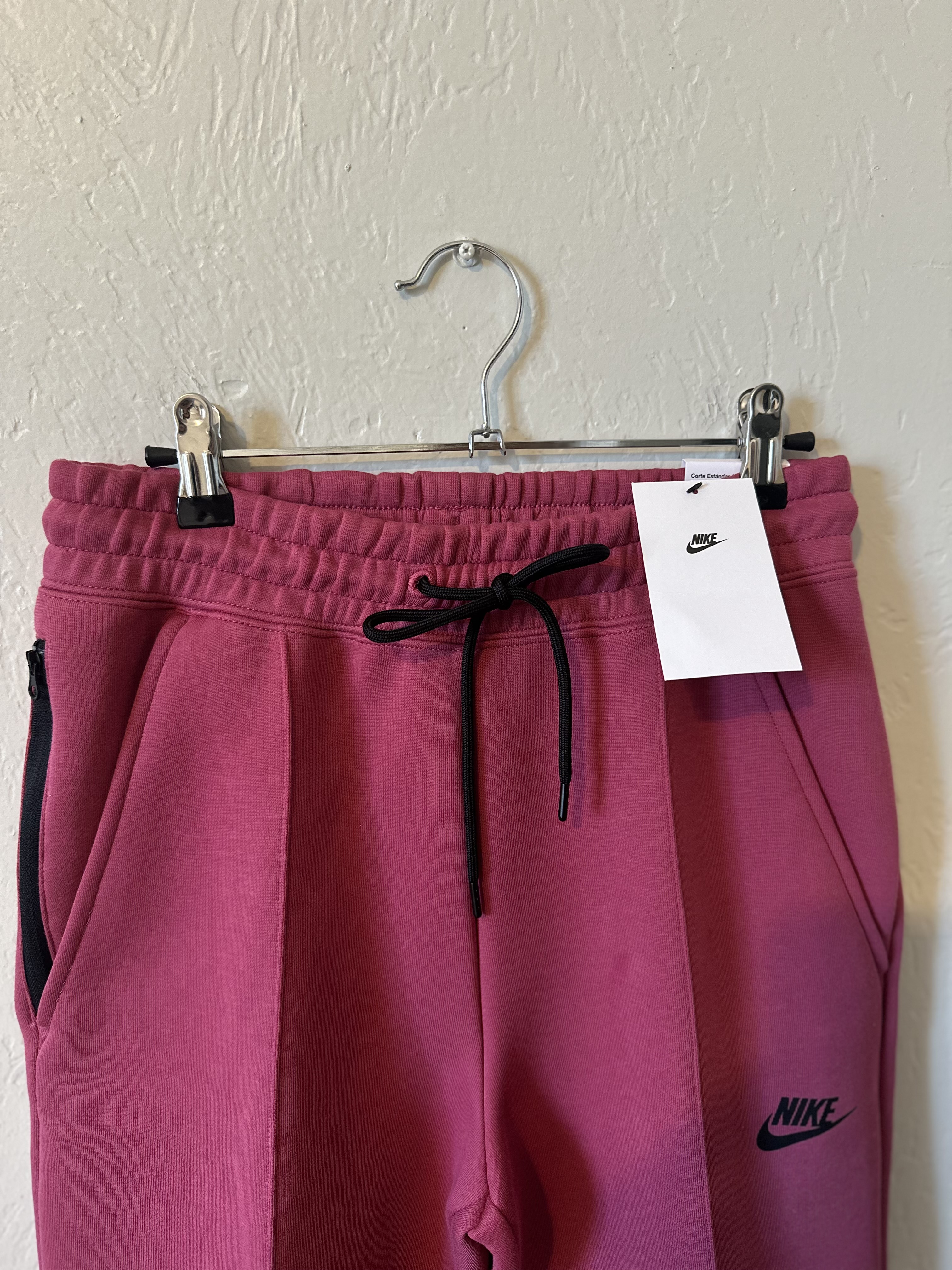 NWT Nike Standard Fit Mid Rise Full Length Jogger thumbnail 4
