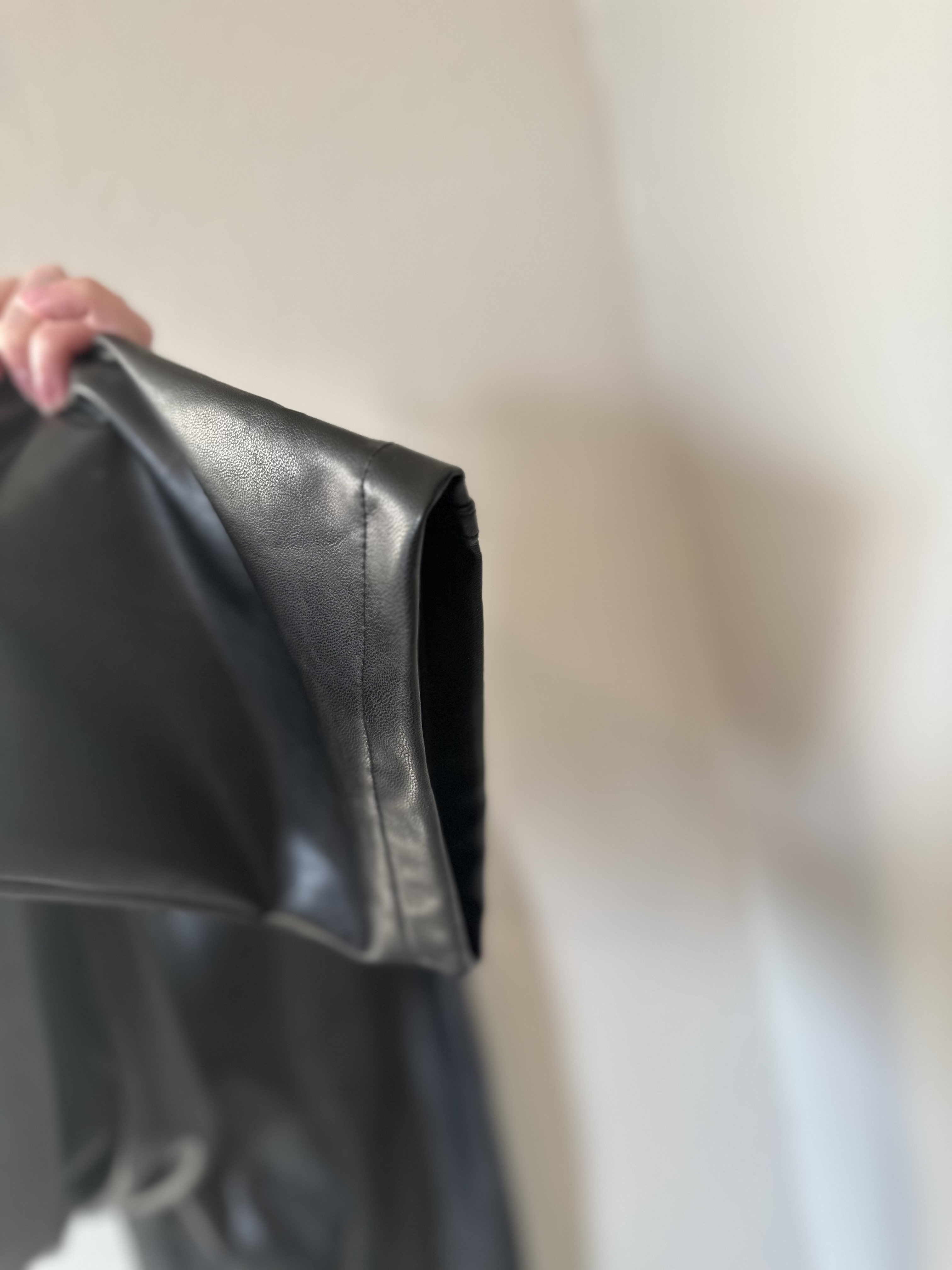 Abercrombie & Fitch “The 90s Straight Ultra High Rise” Leather Pants thumbnail 8