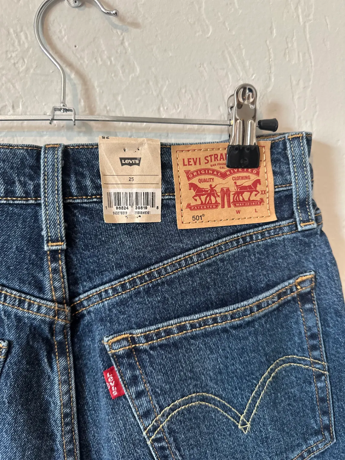 NWT Levi's 501 Shorts  thumbnail 3