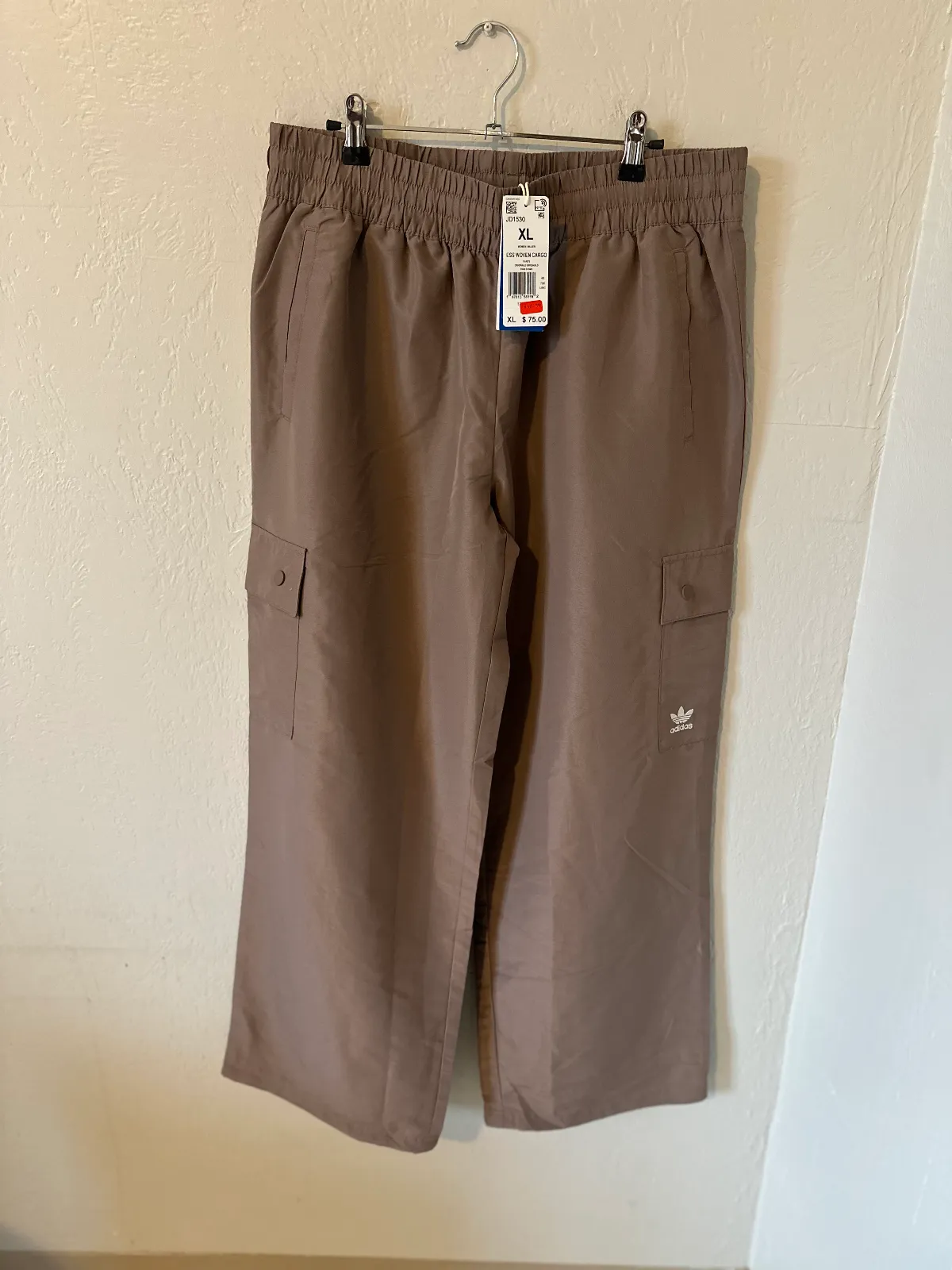 NWT Adidas Essentials Woven Wide Leg Cargo Pants thumbnail 2