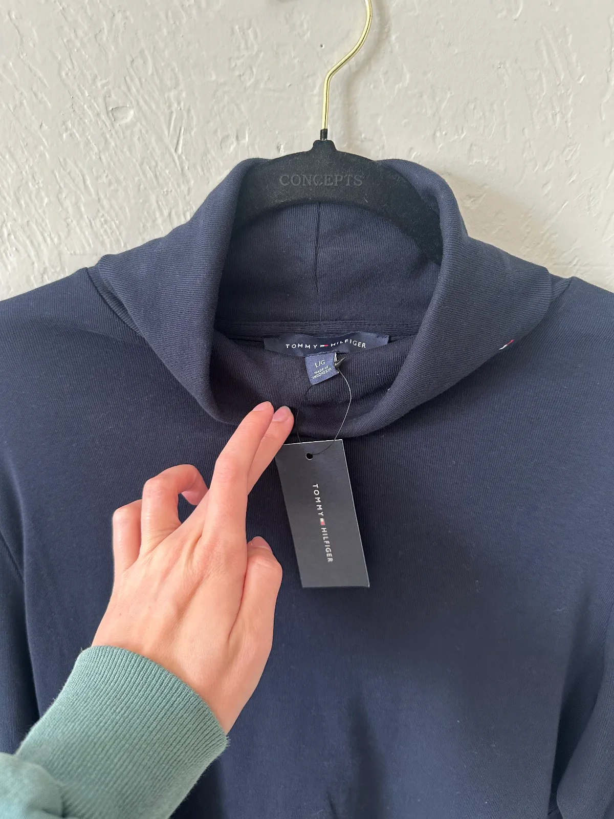 NWT Tommy Hilfiger Vintage Navy Turtleneck thumbnail 3