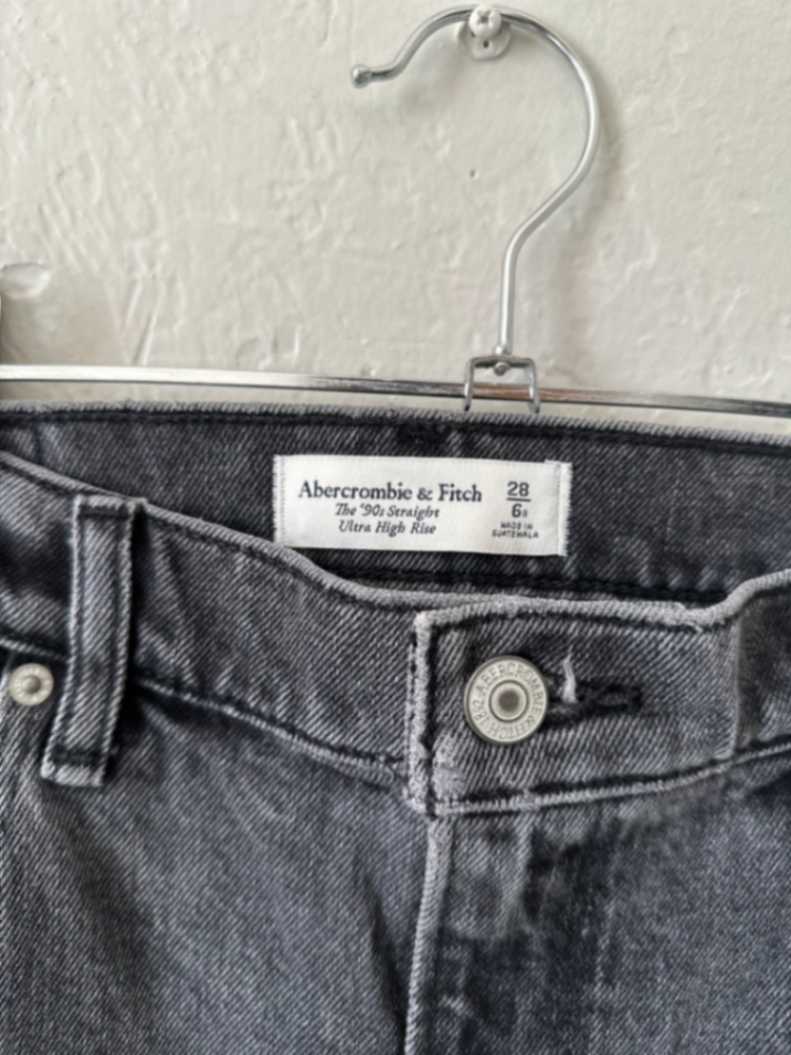 Abercrombie & Fitch “The 90s Straight Ultra High Rise” Jeans in Black WITH SLIT thumbnail 5