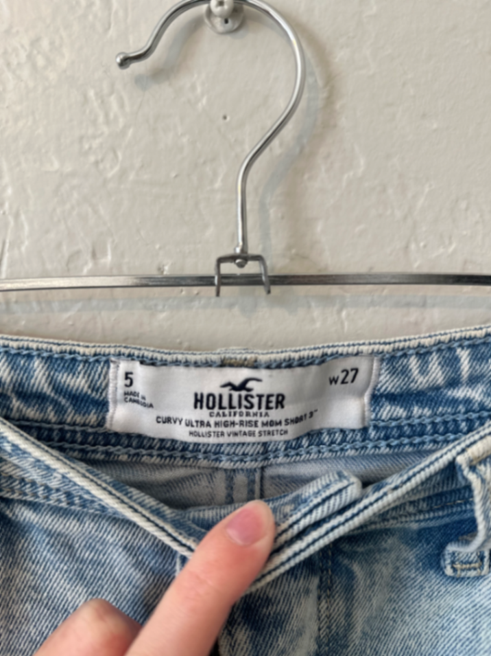 Hollister Curvy Ultra High-Rise Mom Short 3" thumbnail 2