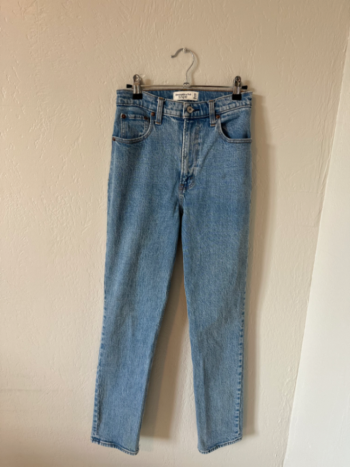Abercrombie & Fitch "The 90s Straight Ultra High Rise" Jeans