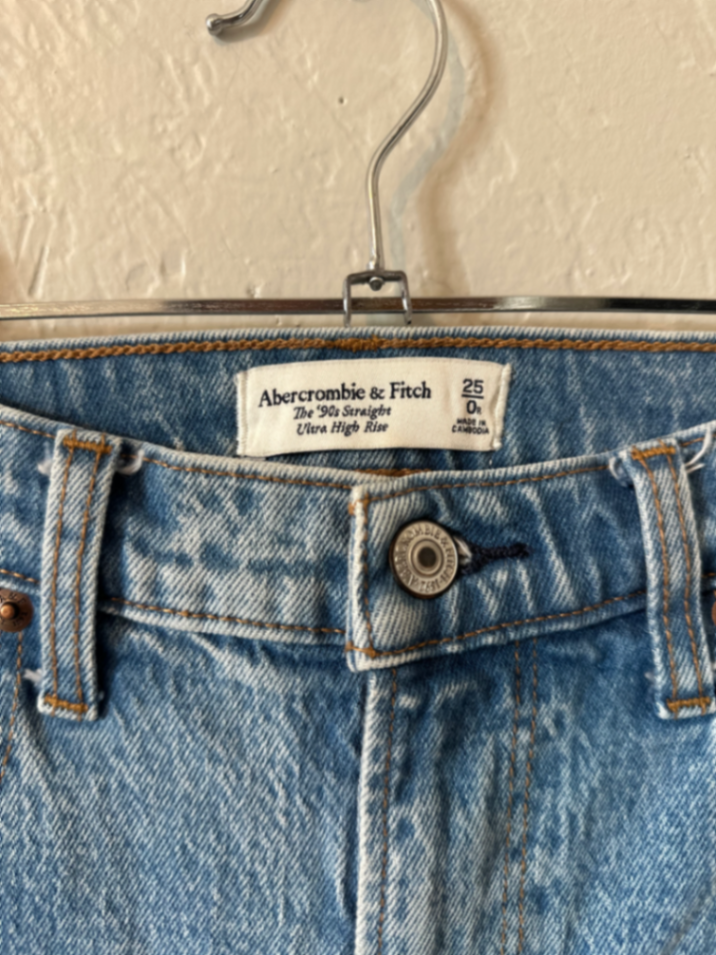 Abercrombie & Fitch "The 90s Straight Ultra High Rise" Jeans  thumbnail 3
